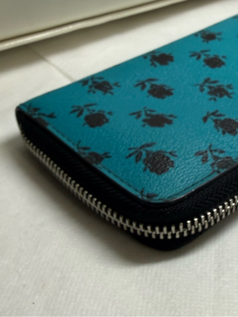 Coach Badlands Beauty and The Beast Zip-Around Wallet with Black Rose Motif EUC - Picture 10 of 12